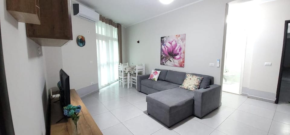 TV and multimedia, Living room, Seating area, Evening entertainment