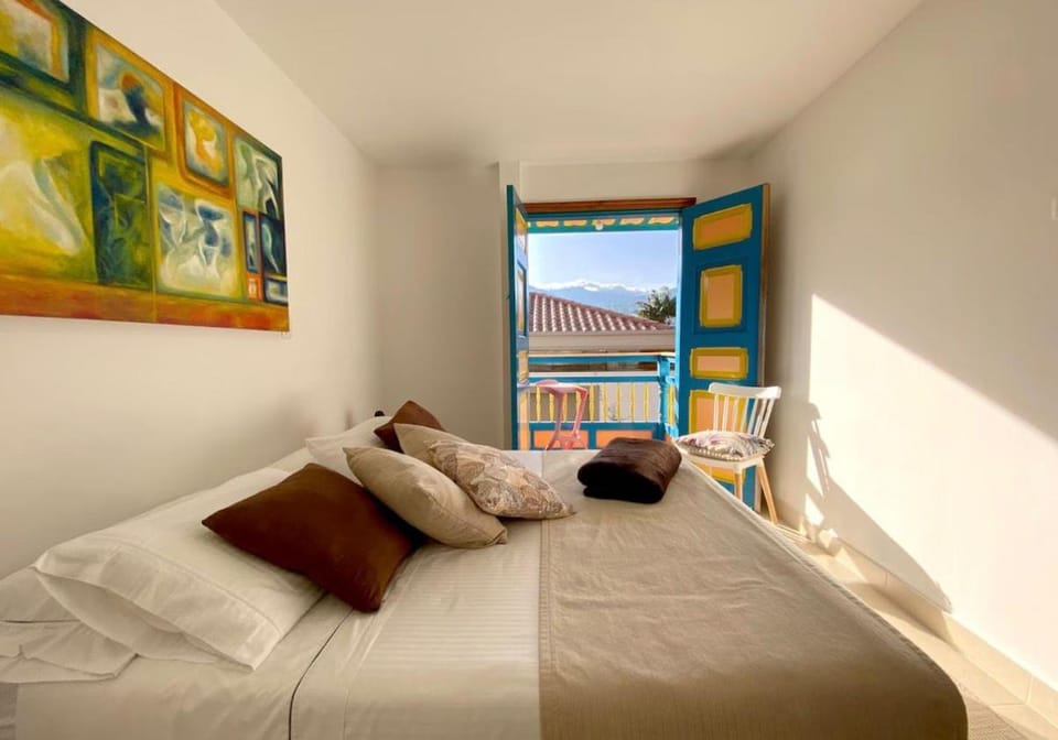 Bed, View (from property/room), Balcony/Terrace, Photo of the whole room, Decorative detail, Bedroom, Mountain view, Street view, towels