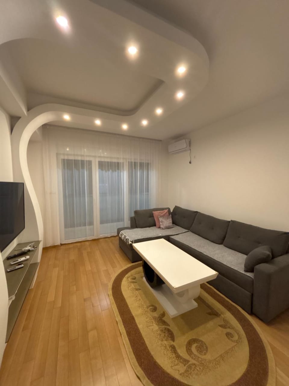 Communal lounge/ TV room, TV and multimedia, Living room, Seating area, Evening entertainment