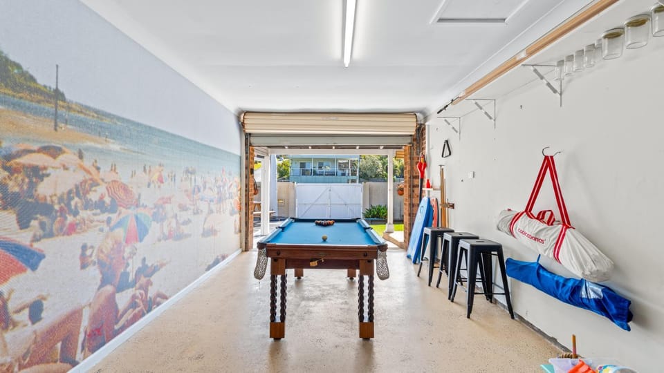 Billiard, Game Room