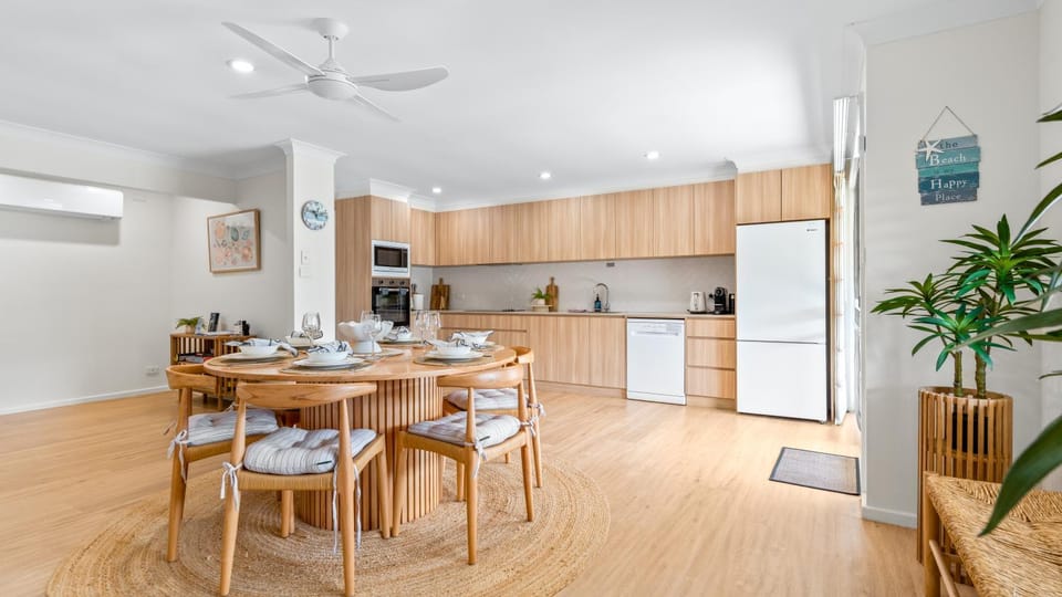 Dining area, kitchen