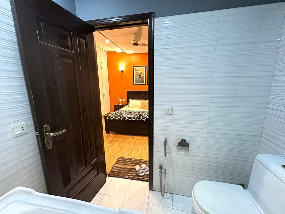 Elegent Designer Room With Premium Ambiance - DHA Phase 5 Bed and Breakfast in Lahore