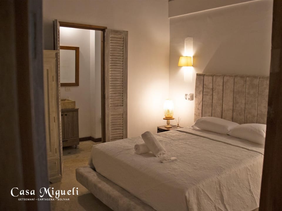 Luxury Oasis in Getsemaní House with Jacuzzi Villa in Cartagena