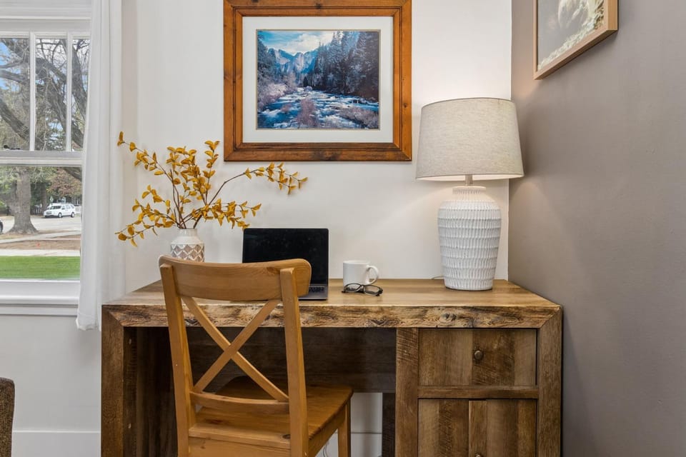 Walnut Street Retreat Downtown, Dog Friendly House in Greeley