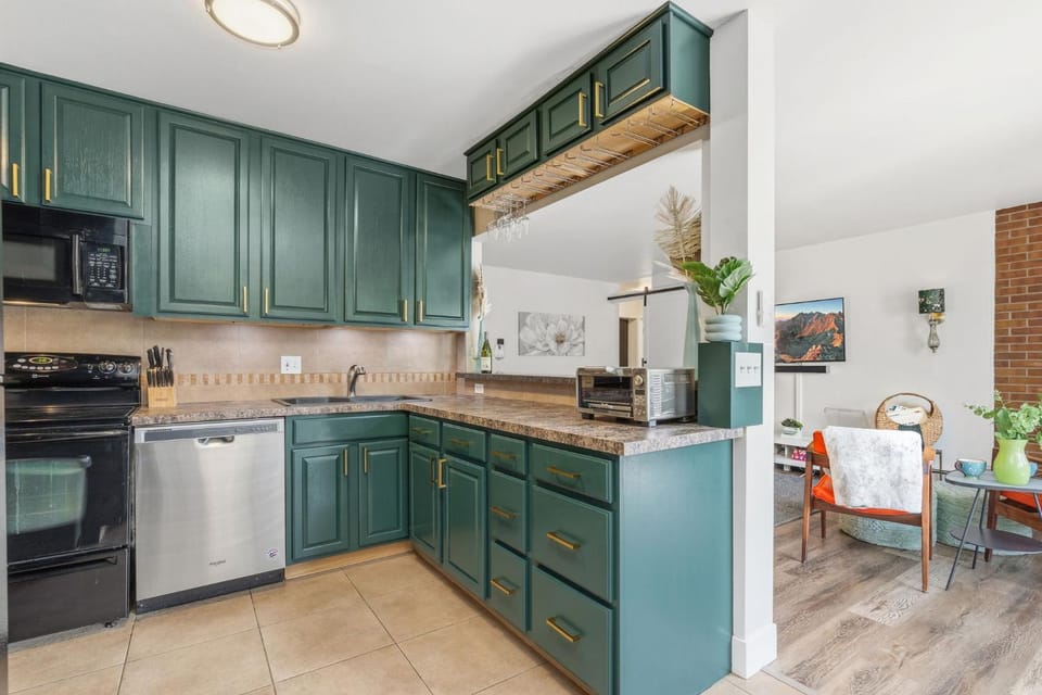 Kitchen or kitchenette, dishwasher, microwave, toaster, kitchen