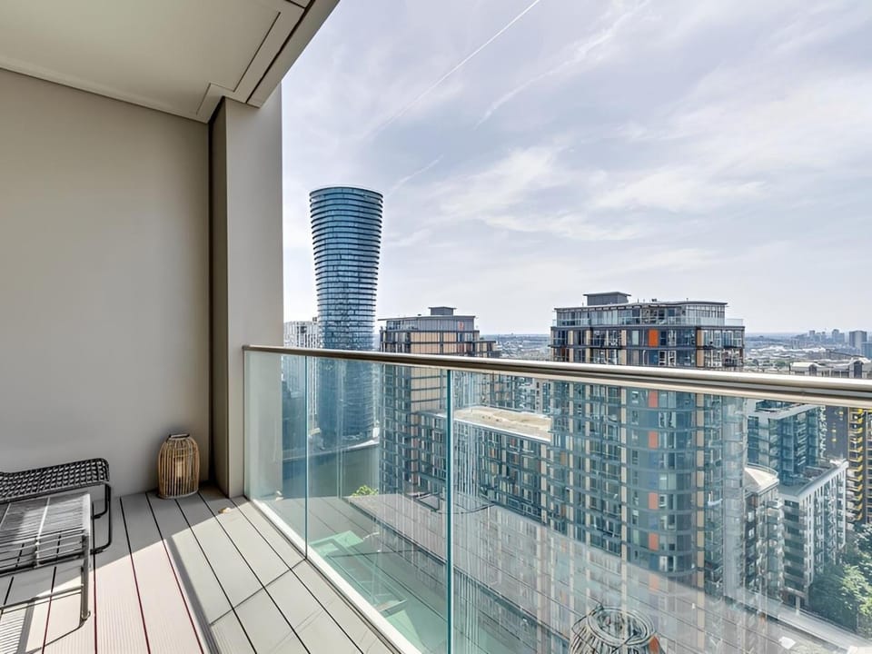 Penthouse - Harbour Way Collection 2B2B Apartment in London