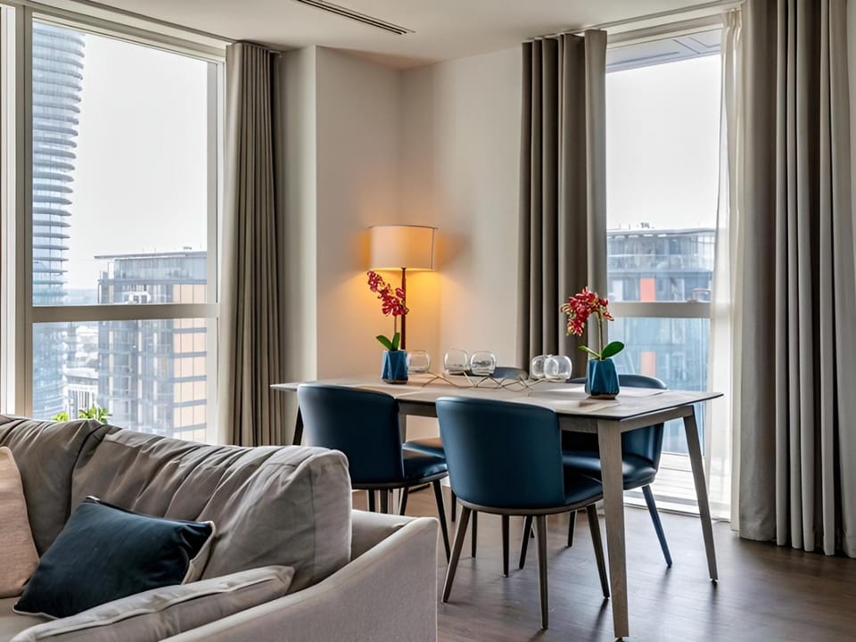 Penthouse - Harbour Way Collection 2B2B Apartment in London