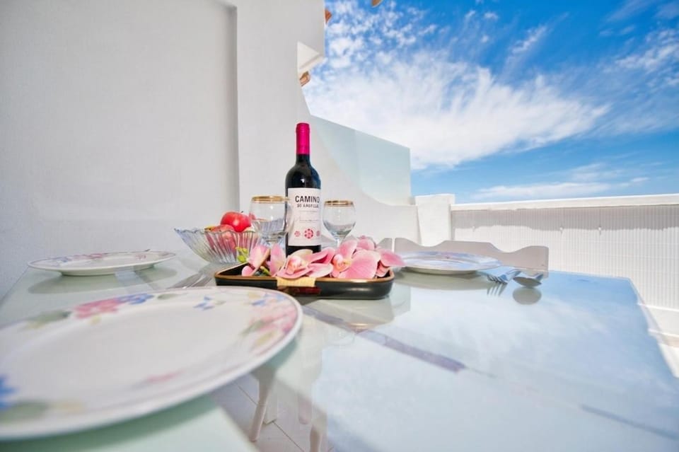 Day, Natural landscape, Food and drinks, Sea view