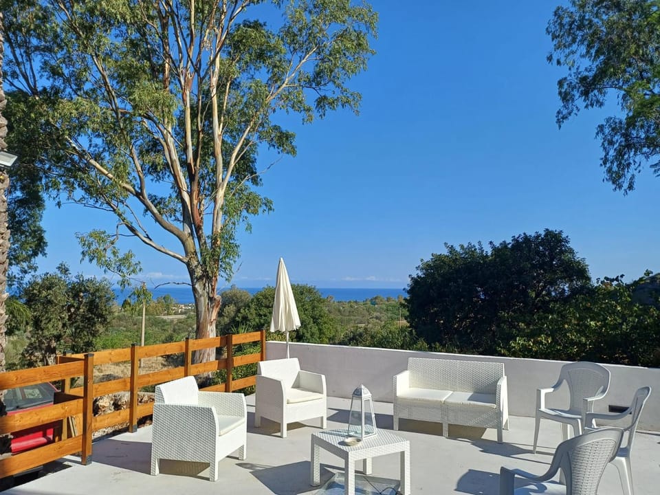 Oikos Terrasini House in Sicily