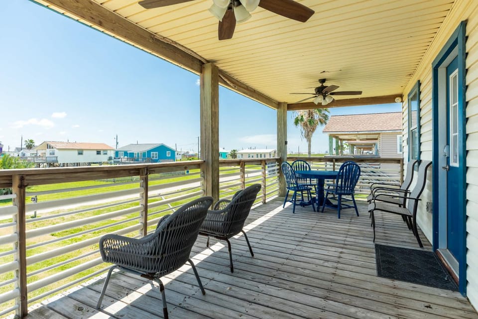 Anchors a-Wave - Beautiful Modern Coastal Retreat House in Surfside Beach