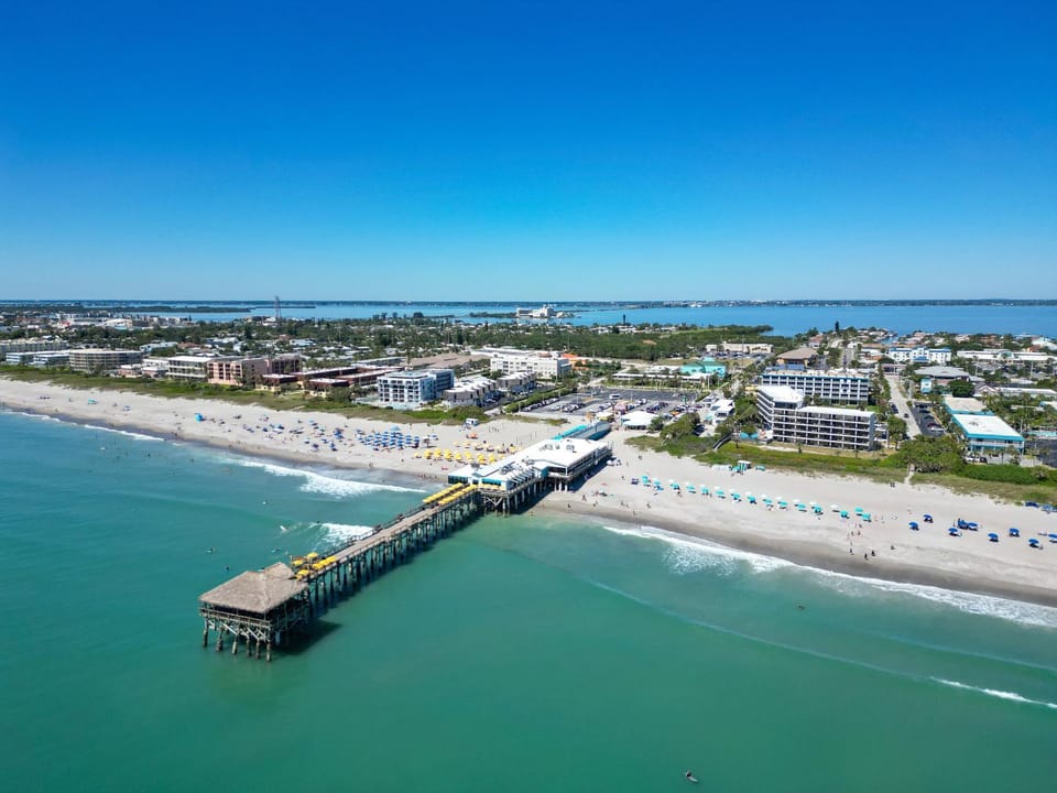 Nearby landmark, Day, Natural landscape, Other, Beach, City view