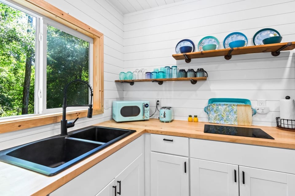 Kitchen or kitchenette, Other, dishwasher, stove, toaster