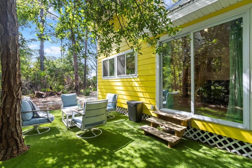 Property building, Patio, Spring, Day, Garden, Other, Dining area, Garden view