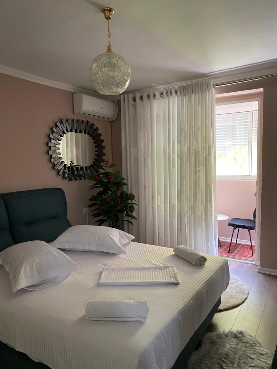 Bed, Balcony/Terrace, Photo of the whole room, Bedroom, towels, air conditioner
