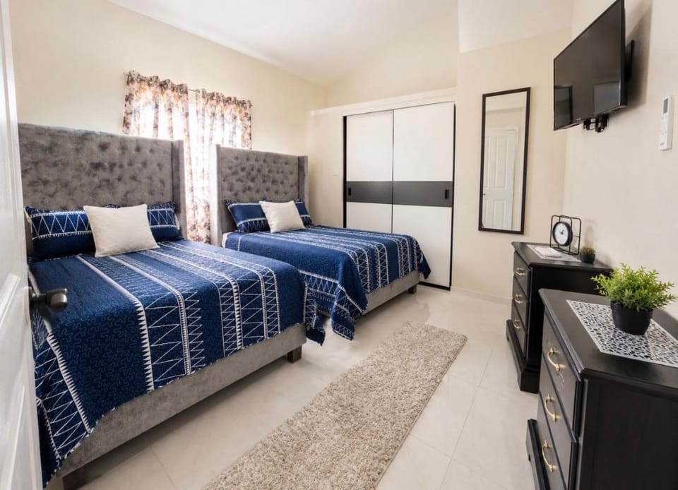 Comfortable and Spacious Home Away From Home House in Saint Catherine Parish