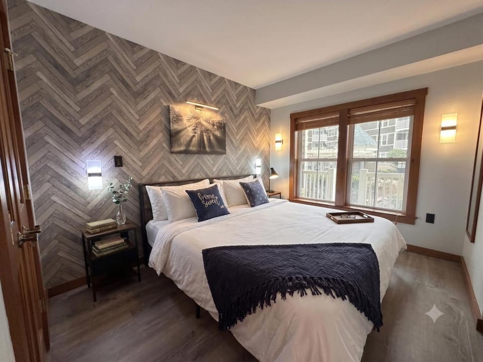 AS 141 Pool-Level King Bed Ski-InOut Village Center Apartment in Snowshoe