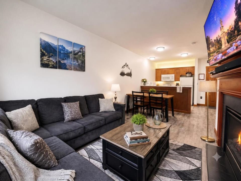 AS 141 Pool-Level King Bed Ski-InOut Village Center Apartment in Snowshoe