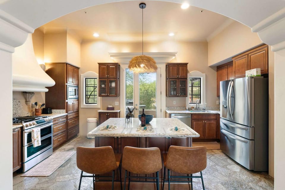 Luxury Estate with Pool Sport Court & Mtn Views House in Carefree