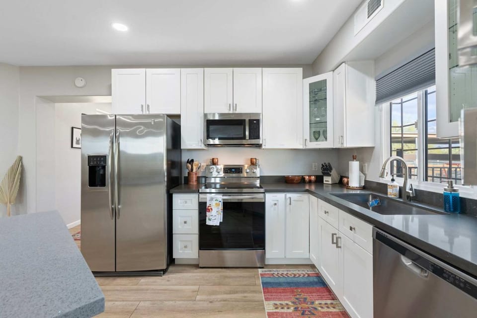 2BR Stylish Desert Casita with Workspace Mtn Views House in Carefree