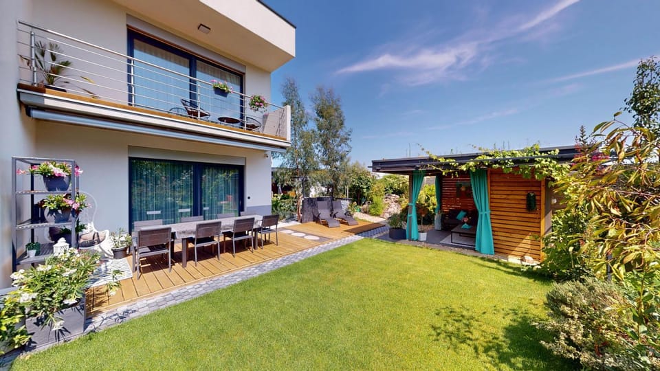 Garden, Seating area, Garden view
