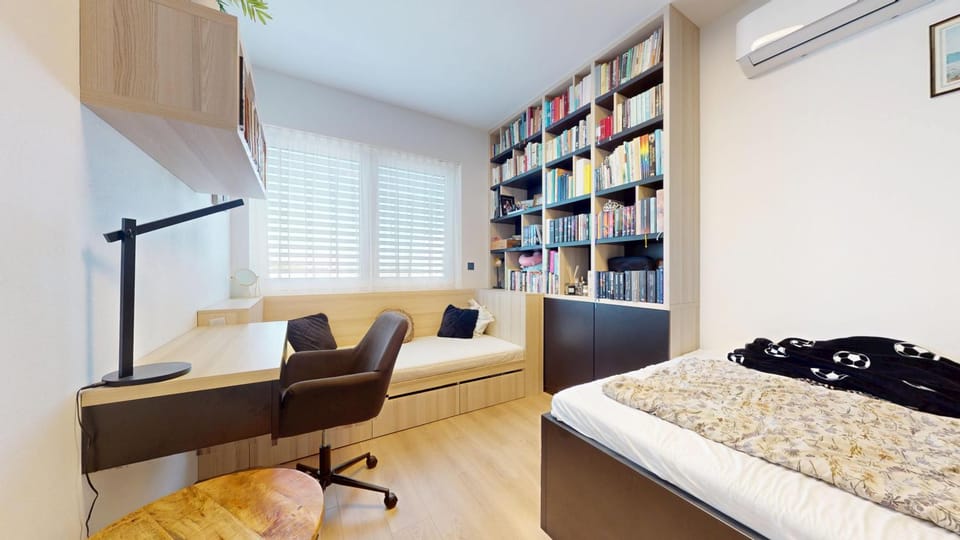 Bedroom, wardrobe, air conditioner
