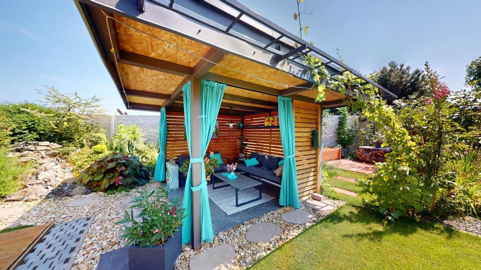 Garden, Seating area