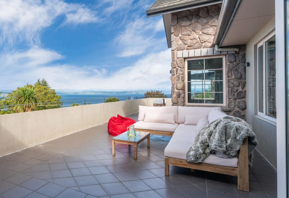 Patio, Day, Natural landscape, View (from property/room), Balcony/Terrace, Seating area, Mountain view