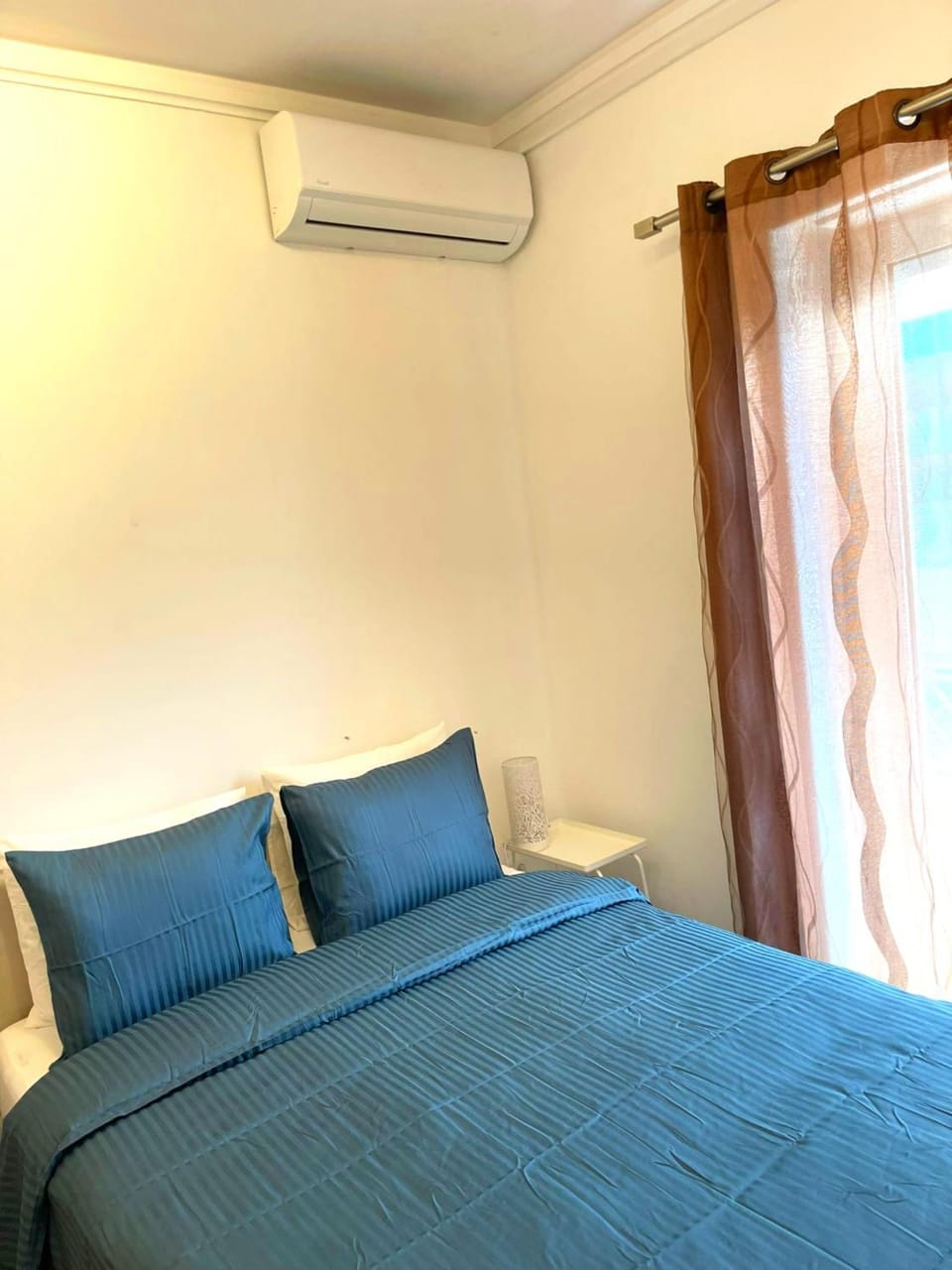 Bed, Photo of the whole room, Bedroom, air conditioner