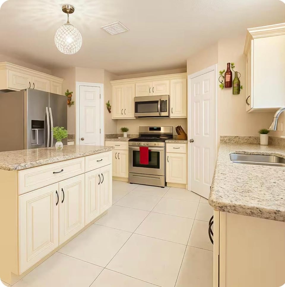 Kay Poze Elegant Home Near MCO Vacation rental in Orlando
