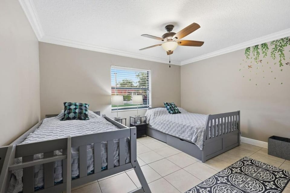 Villa 10 mins to WEF - Fenced Yard - Pet Friendly Villa in Wellington