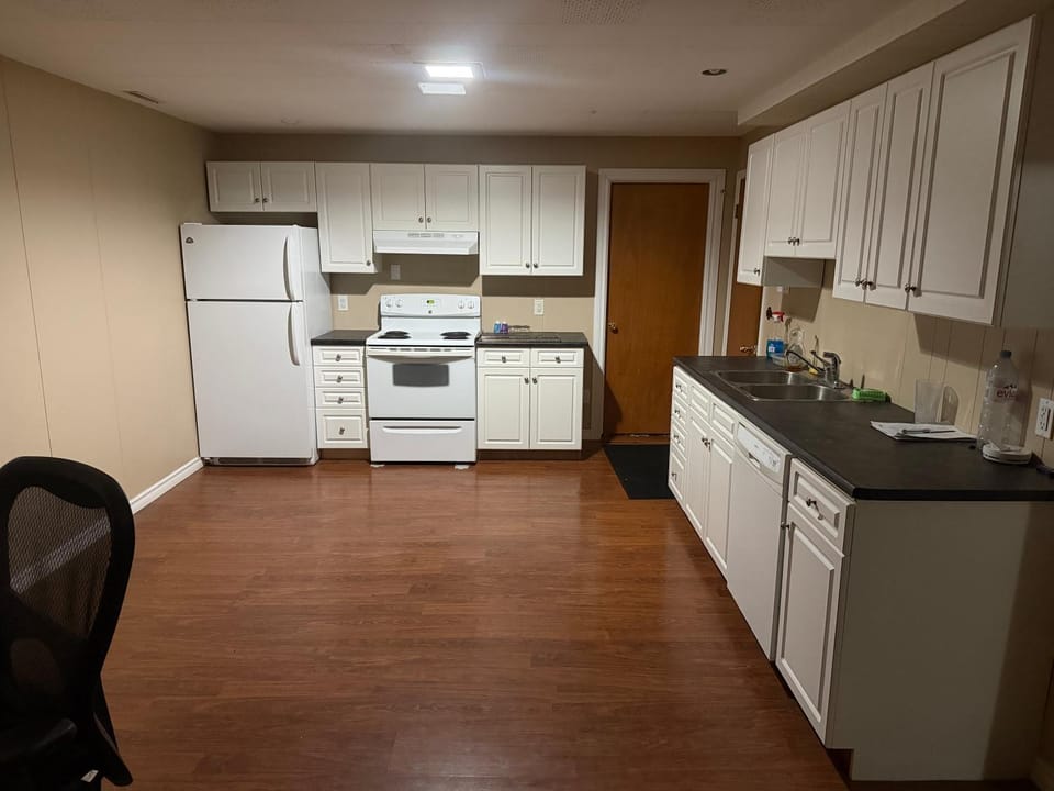 Taaaz room Vacation rental in Edmonton