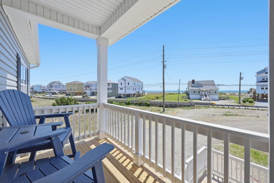 Turtle LIVIN ICW Views, Sleeps 11, Games & Relax Apartment in North Topsail Beach
