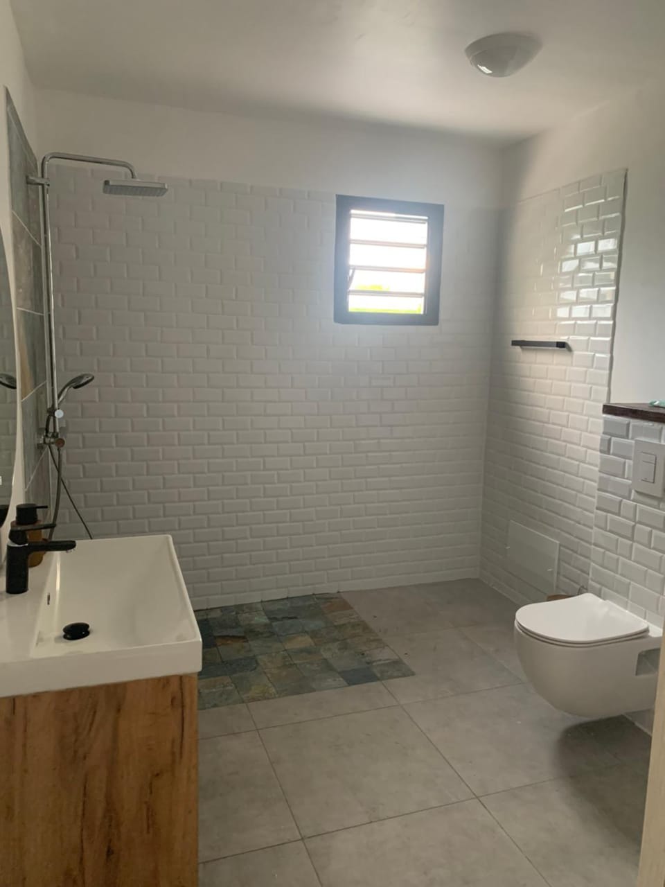 location haut de gamme , spacieuse, calme Apartment in Les Abymes