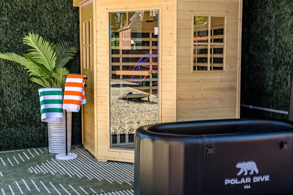 Ultimate Group Manor: Cold Plunge + Arcade + Sauna House in Saint Louis