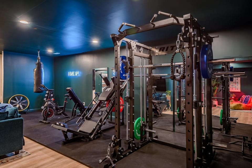 Ultimate Group Manor: Cold Plunge + Arcade + Sauna House in Saint Louis