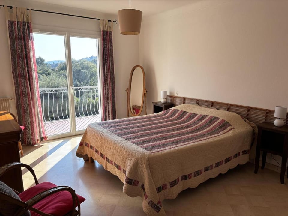 Gîte 8 mn à pied de la mer - haut de villa House in Sainte-Maxime