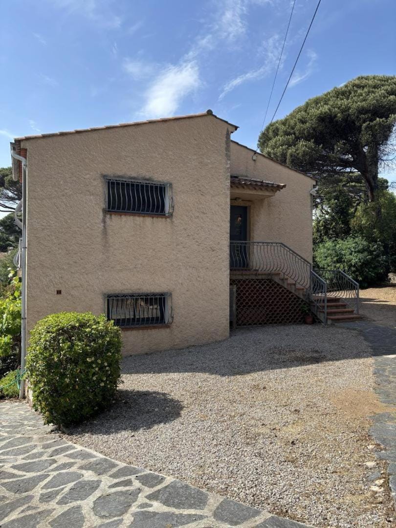 Gîte 8 mn à pied de la mer - haut de villa House in Sainte-Maxime