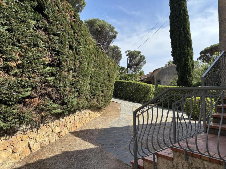 Gîte 8 mn à pied de la mer - haut de villa House in Sainte-Maxime
