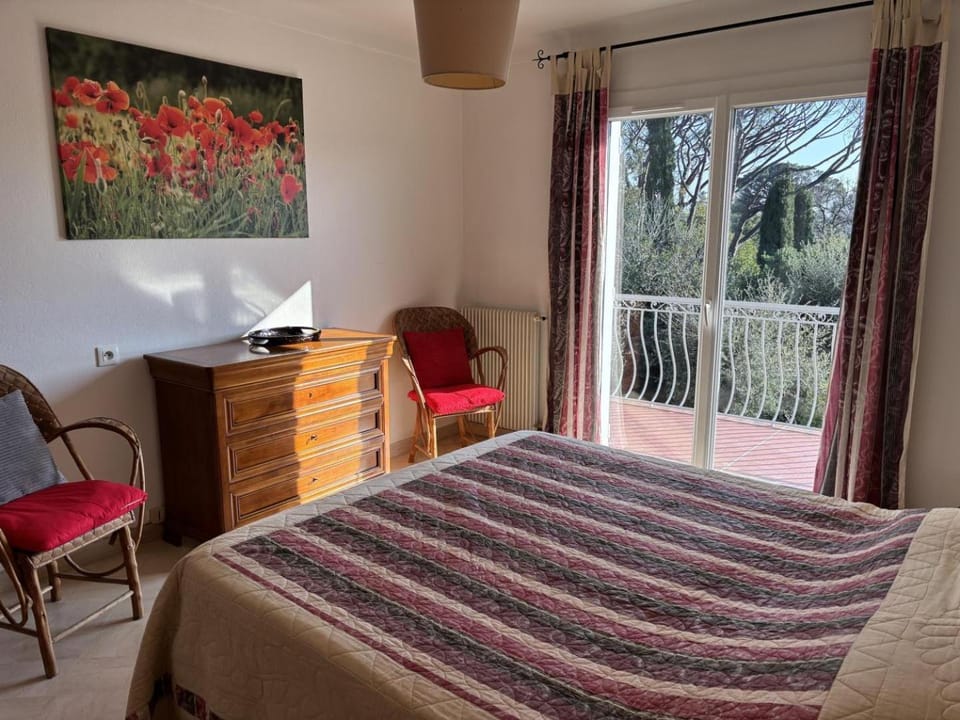 Gîte 8 mn à pied de la mer - haut de villa House in Sainte-Maxime