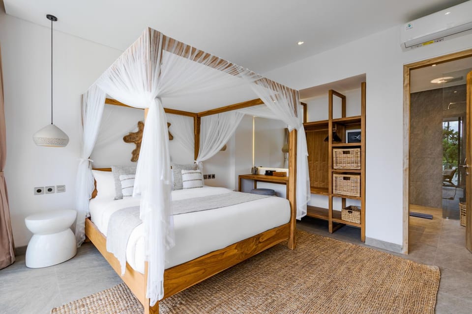 Bed, Photo of the whole room, Bedroom, towels, air conditioner
