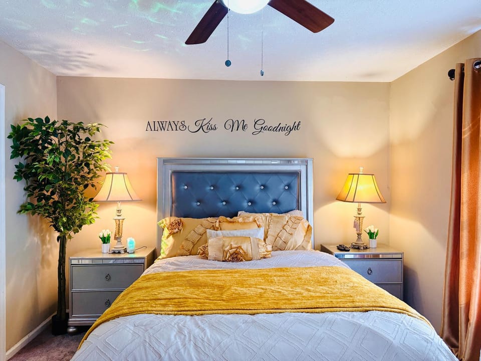 Spacious 2BR Home with Fenced Deck, Office and Arcade - Sleeps 6 House in Georgia
