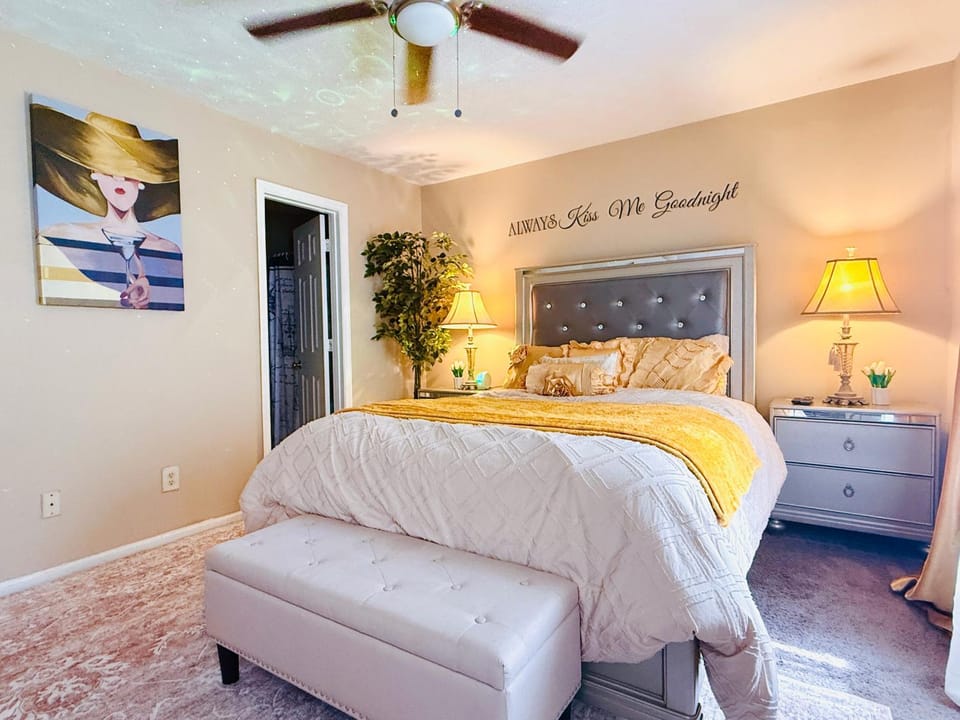 Spacious 2BR Home with Fenced Deck, Office and Arcade - Sleeps 6 House in Georgia