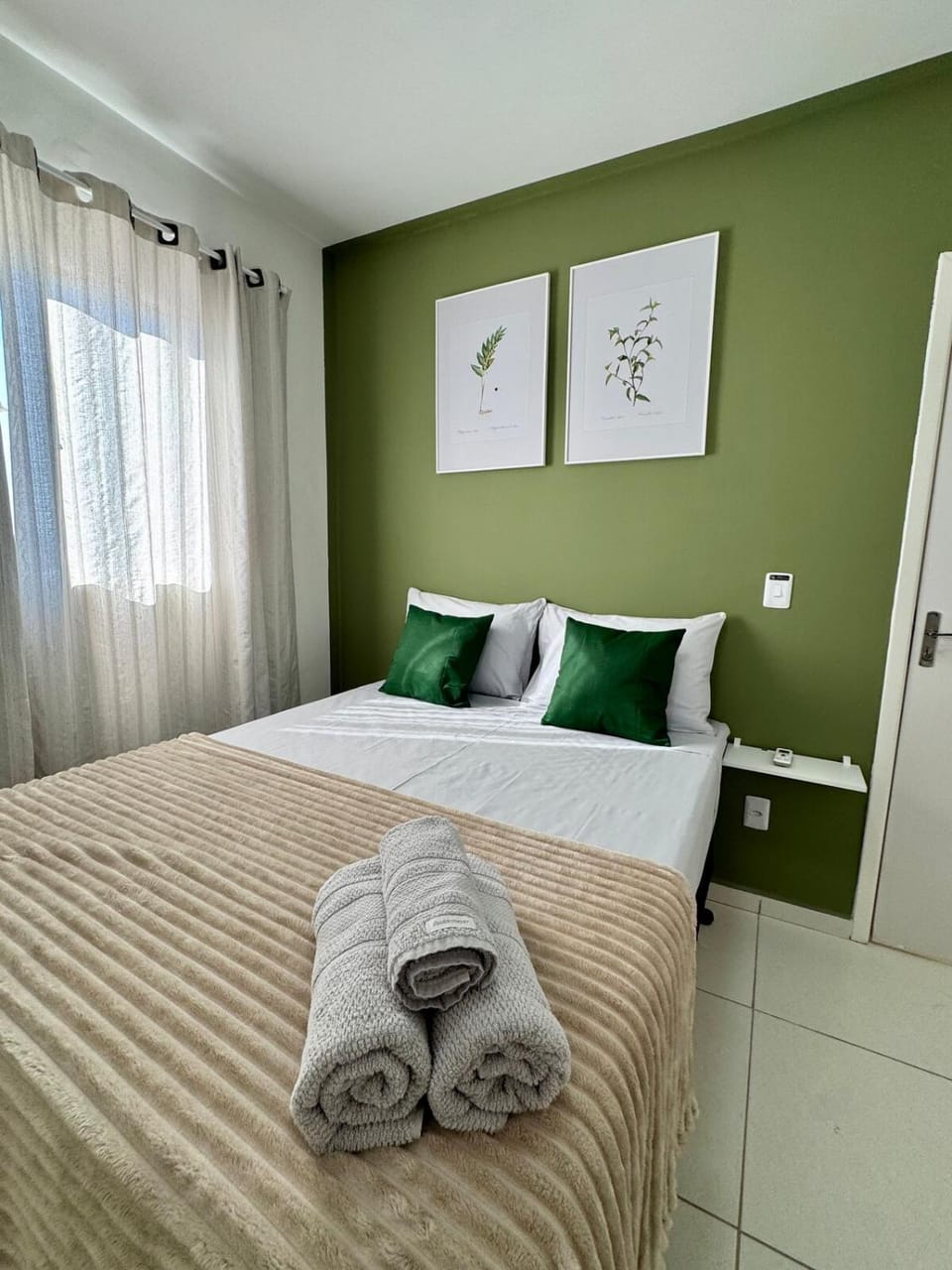 Bed, Bedroom, towels