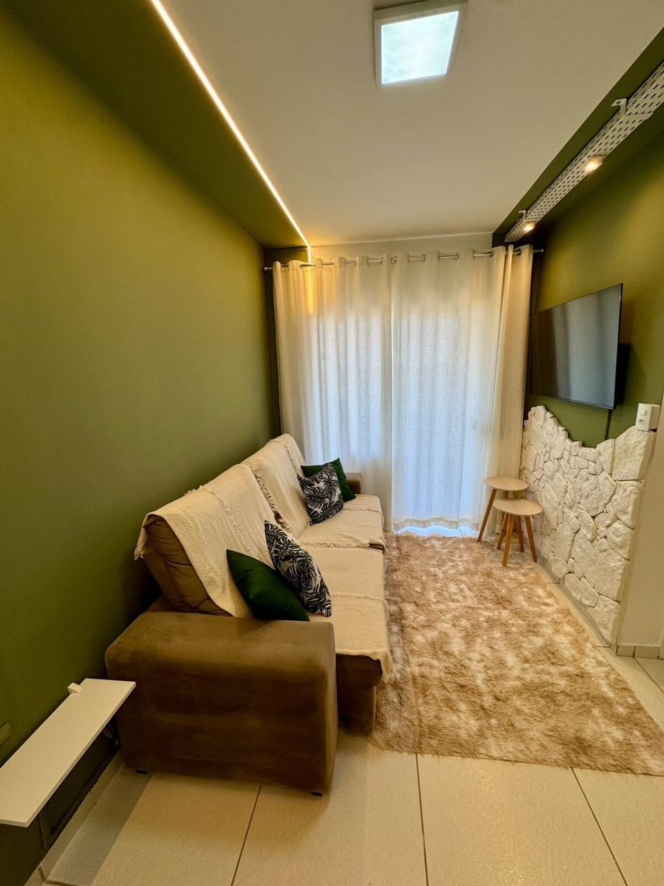 Apartamento 2 Quartos Aconchegante - Ar Condicionado nos Quartos - 1 Cama Casal - 2 Camas de Solteiro com Auxiliar - Cozinha Completa - Estacionamento Gratuito Apartment in State of São Paulo
