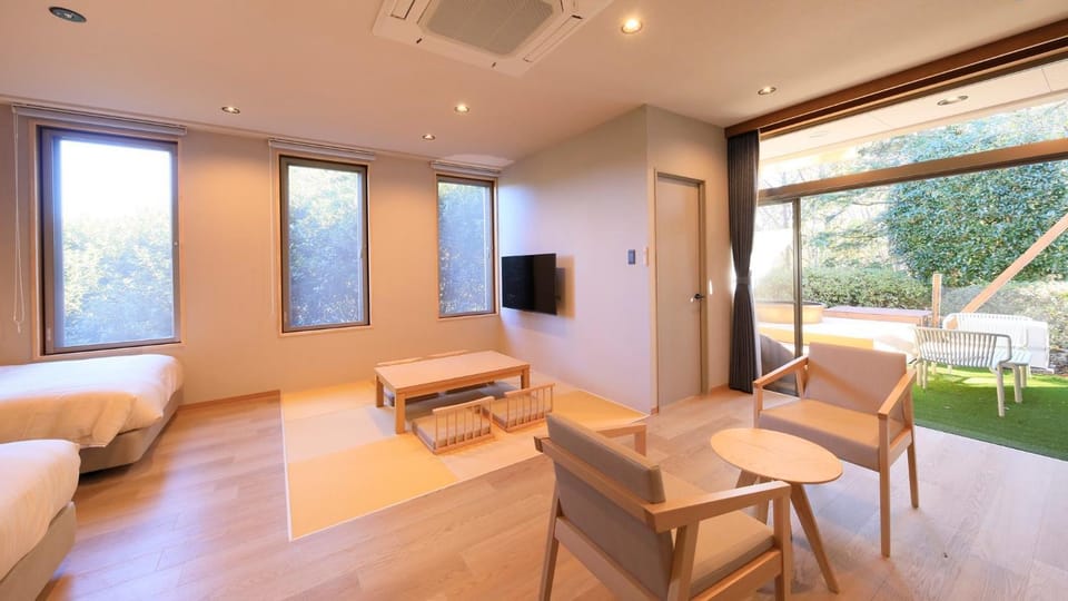 View (from property/room), Photo of the whole room
