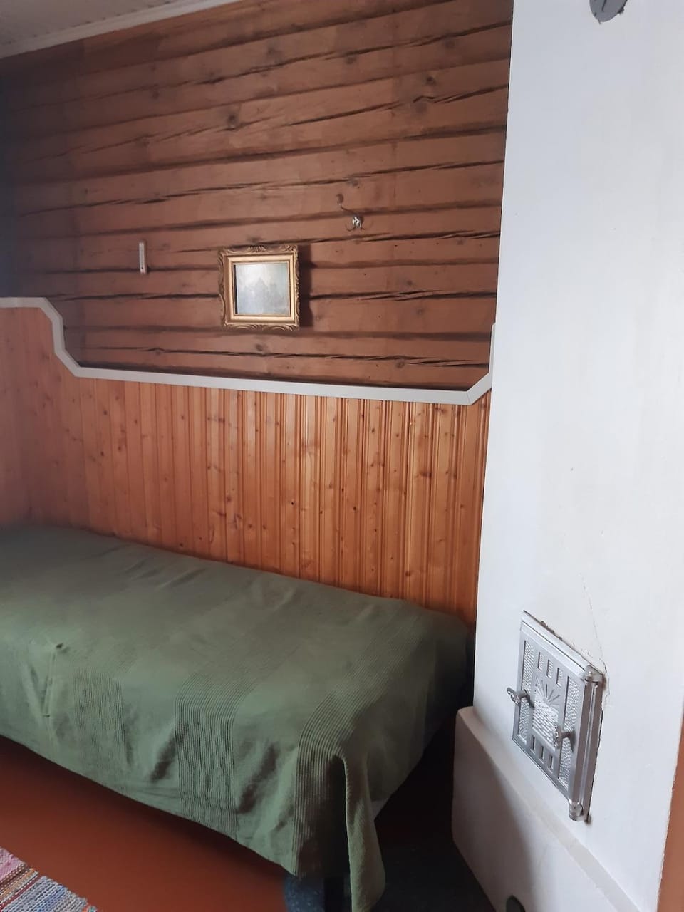 Bed, Photo of the whole room, fireplace