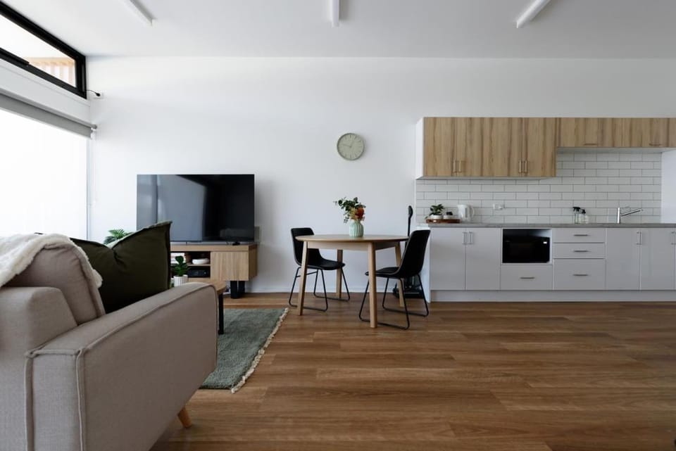 Modern Studio Near Burnie | Cozy & Bright Apartment in Tasmania