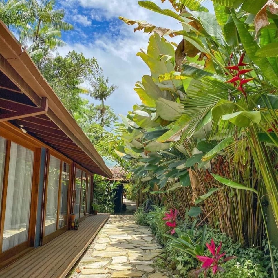 Moksha Surf Yoga Bed and Breakfast in State of São Paulo