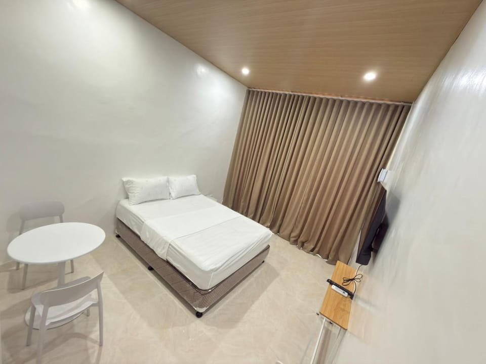 Bed, Photo of the whole room, Seating area, Bedroom