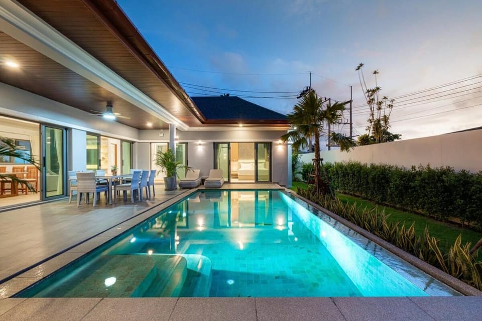 Patio, Pool view, Swimming pool, Swimming pool, sunbed